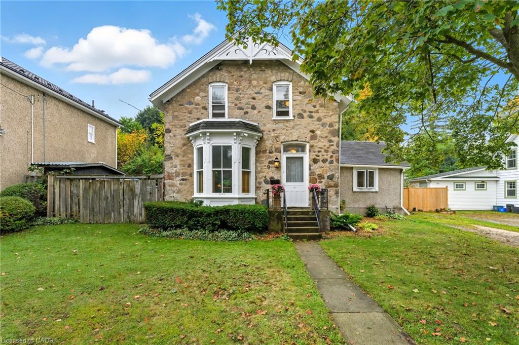 9 Dumfries St, Cambridge, ON N1S 1Y6