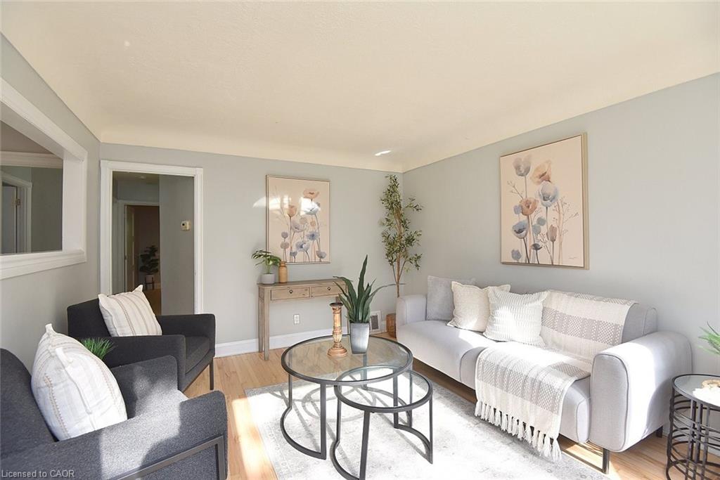 82 E 38th St, Hamilton, ON L8V 4E5
