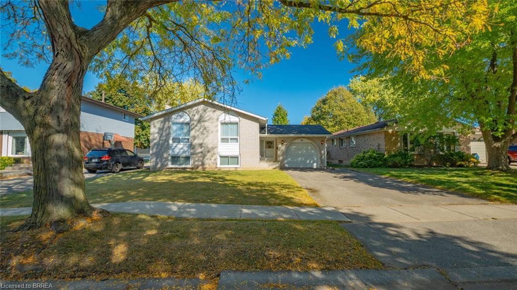 30 Stodola Dr, Brantford, ON N3R 6J5