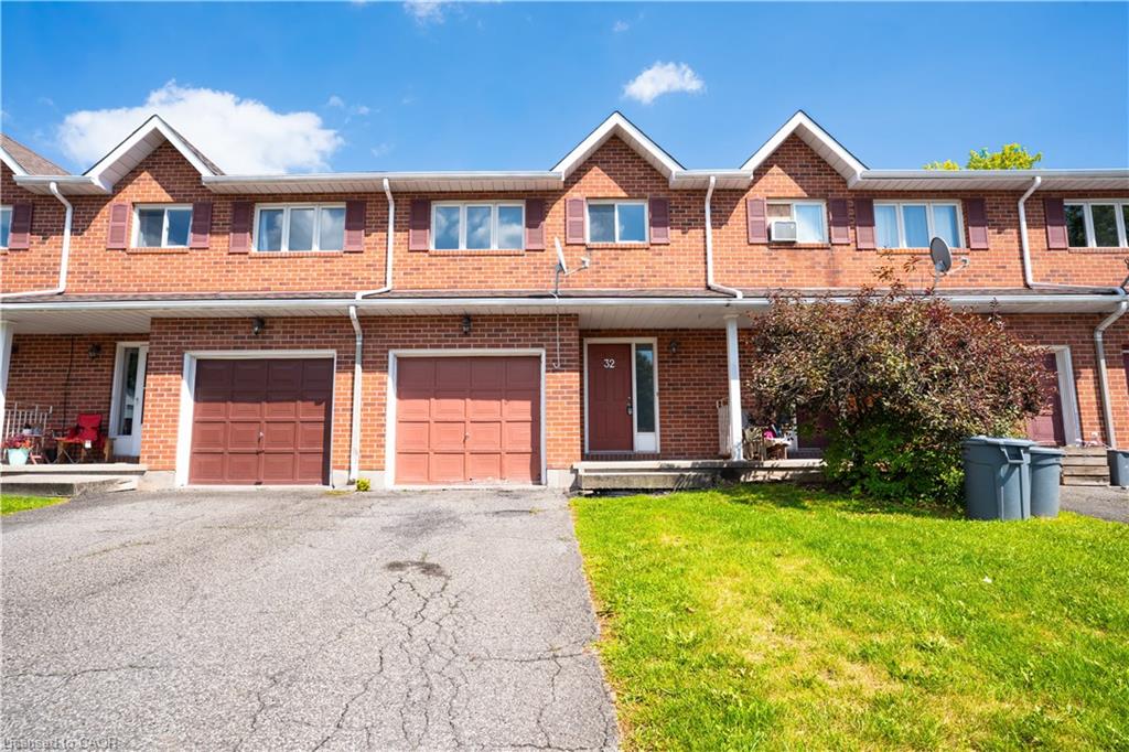 32 Nelson Trl, Welland, ON L3C 3V4