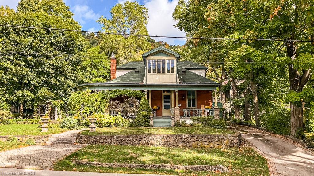55 Cayley St, Dundas, ON L9H 2E6