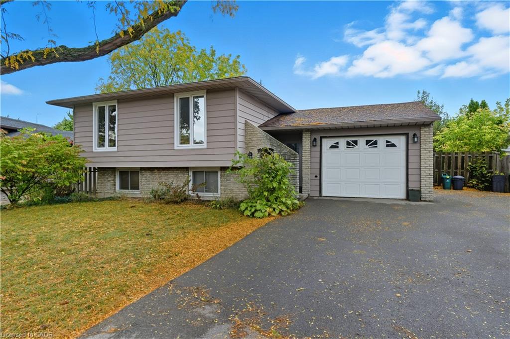 111 Britten Close, Hamilton, ON L9C 4K1