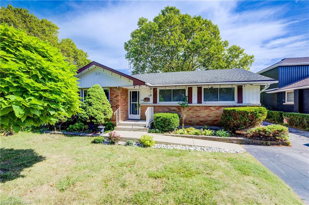 18 Edinburgh Dr, St. Catharines, ON L2M 3H1