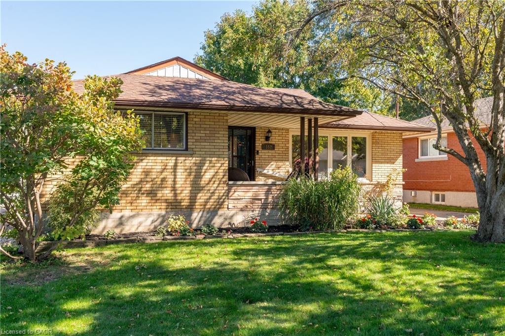 352 Vanier Dr, Kitchener, ON N2C 1J9