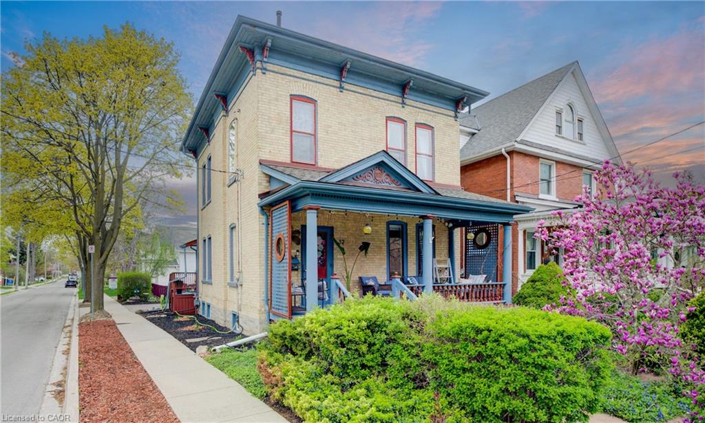 32 Ellen St E, Kitchener, ON N2H 1L4