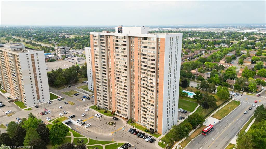 18 Knightsbridge Road Unit 304, Brampton, ON L6T 3X5