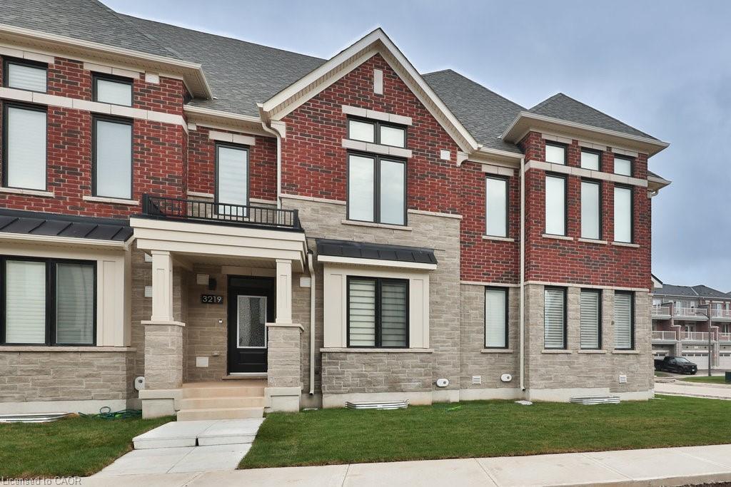 9 Crown Gate, Oakville, ON L6M 0W8