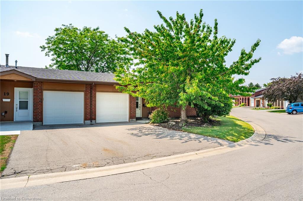 1 Archdeacon Clark Trl, Hamilton, ON L9B 2M2