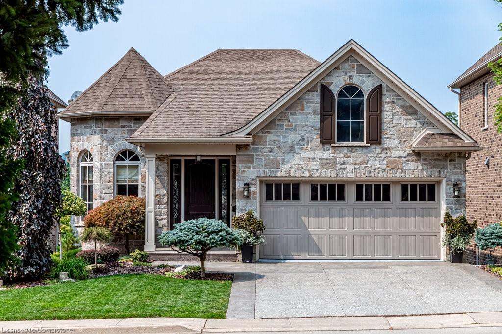 44 Turnbull Rd, Dundas, ON L9H 3W6