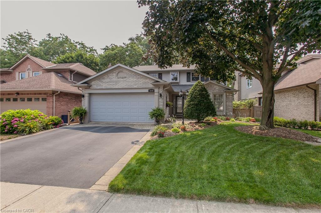 1210 Hammond St, Burlington, ON L7S 2A4