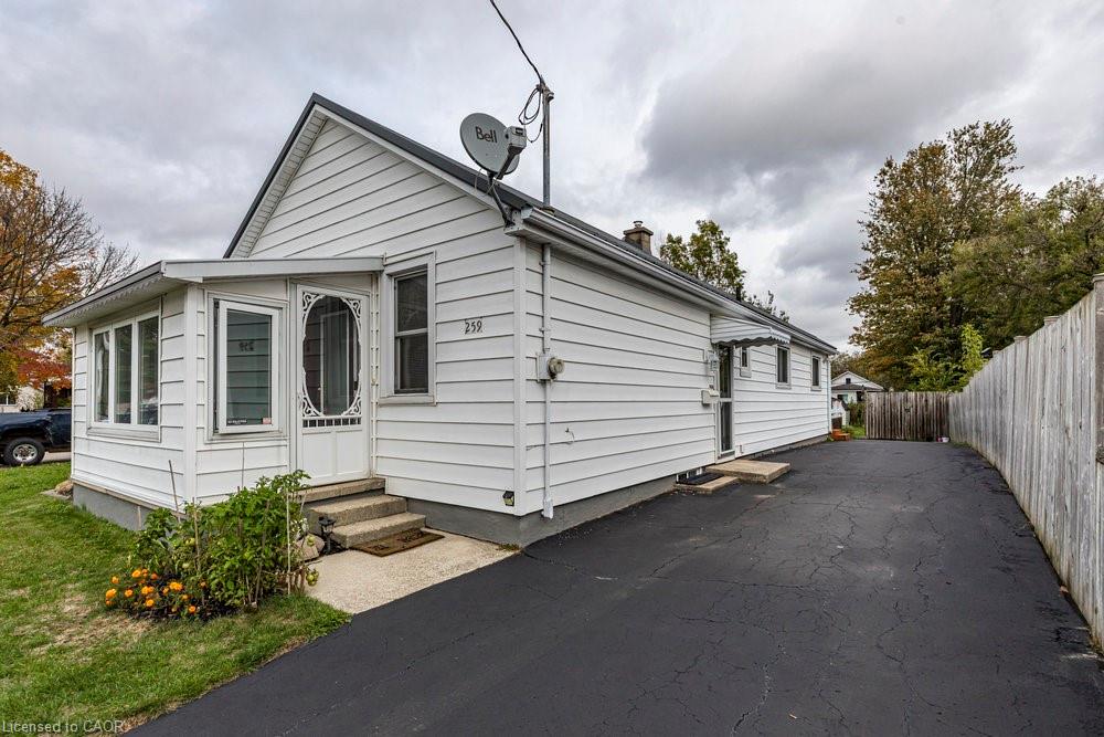 259 Metcalfe St N, Simcoe, ON N3Y 3Y1