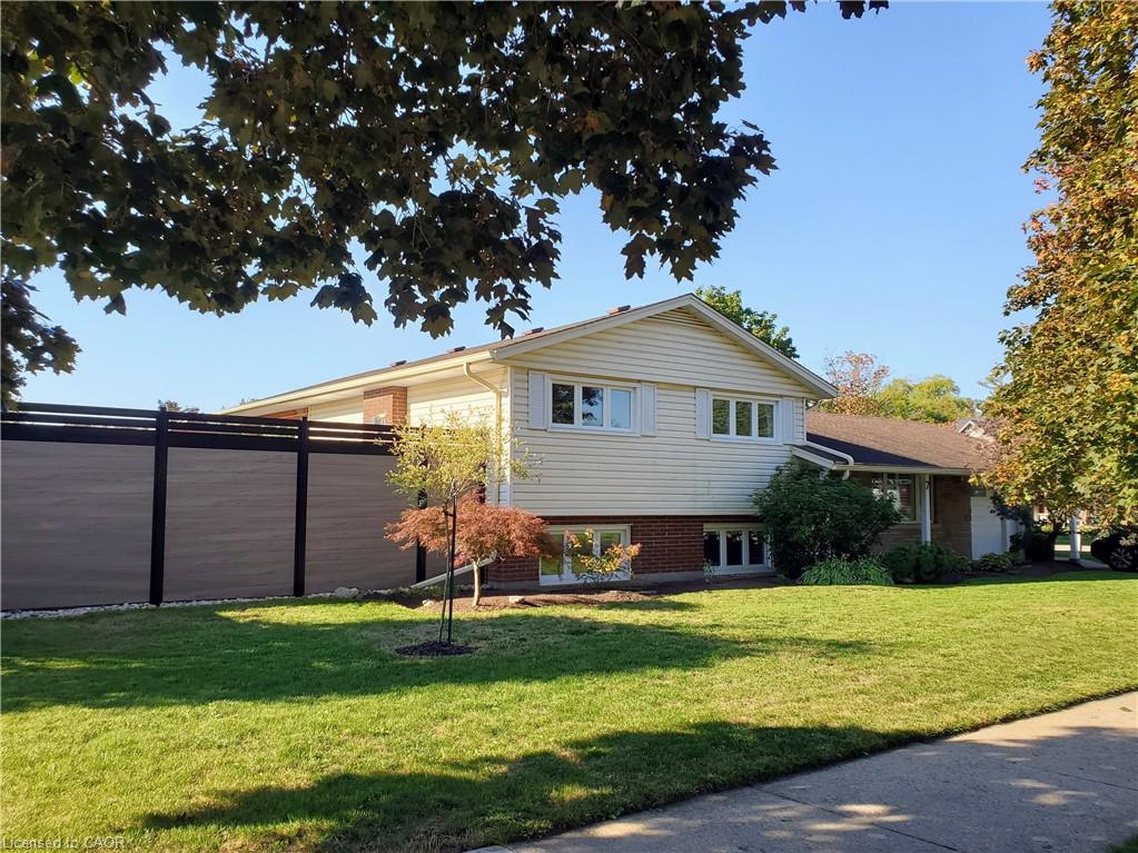 7 Crosby Dr, Kitchener, ON N2B 2K6