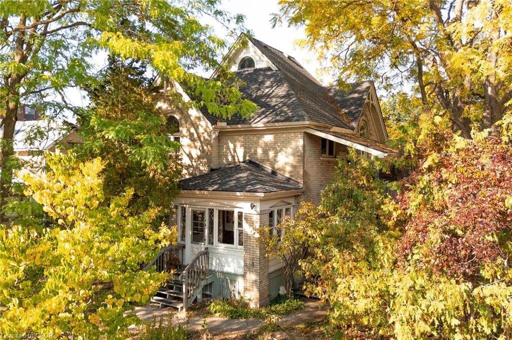 44 Ellen St E, Kitchener, ON N2H 1L4