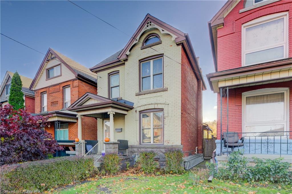 82 Simcoe St E, Hamilton, ON L8L 3N4