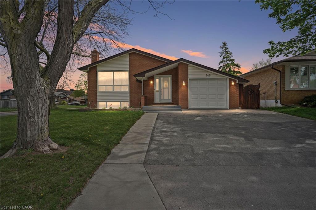 149 Greenford Dr, Hamilton, ON L8G 2G9