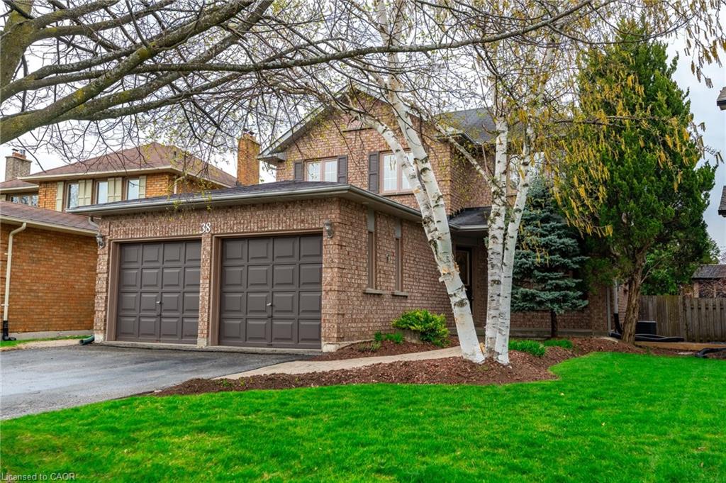 38 Fellowes Cres, Waterdown, ON L8B 0M3