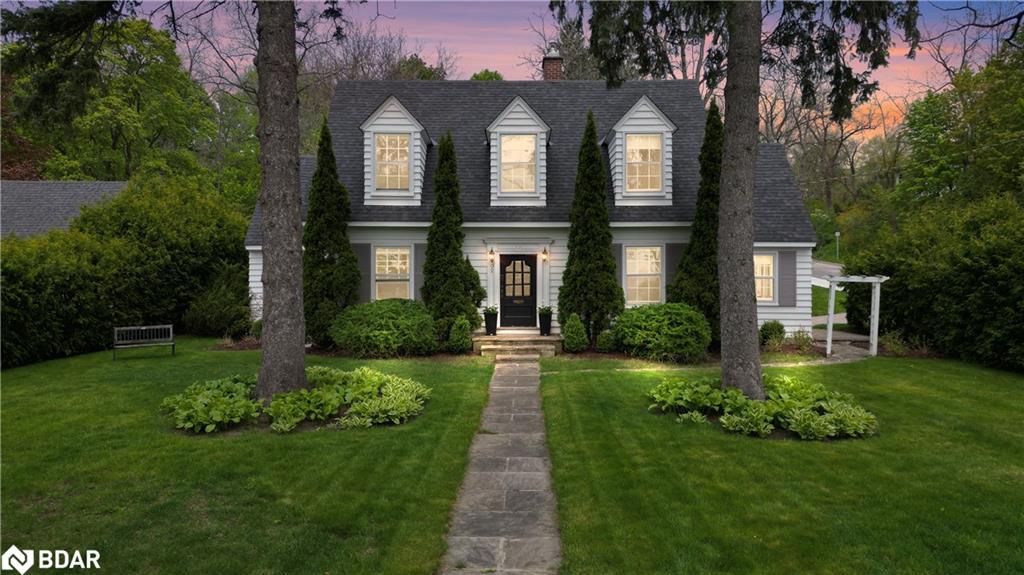 102 Blake St, Barrie, ON L4M 1J9