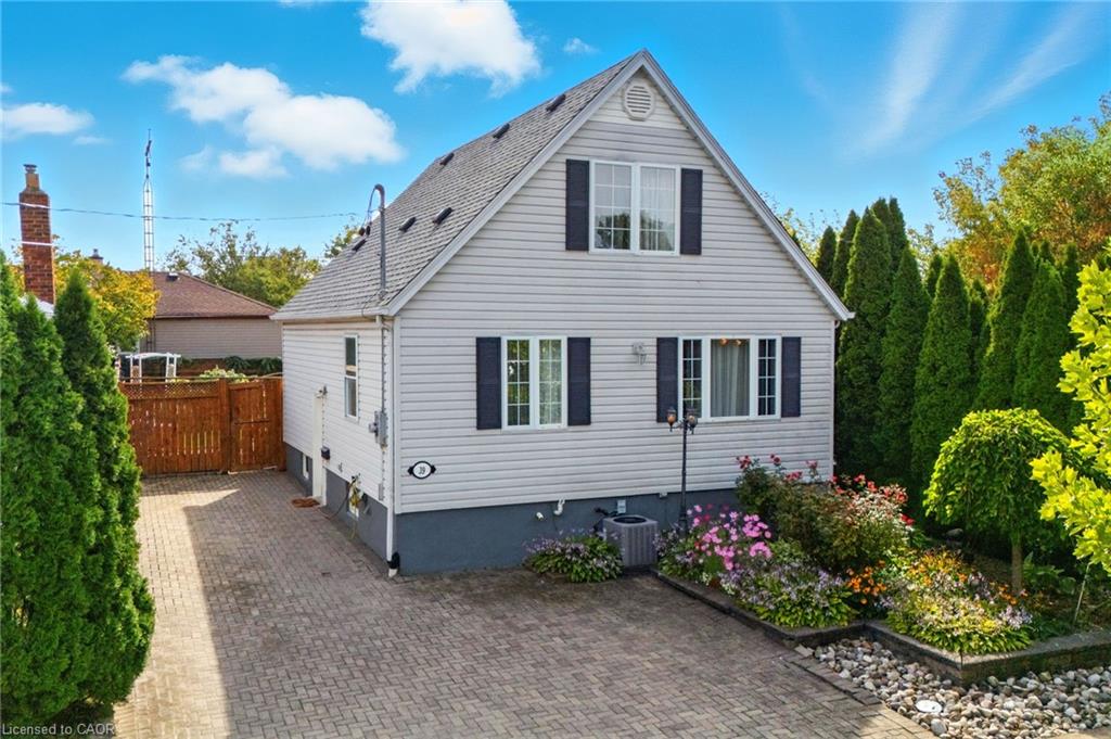 39 Clayburn Ave, St. Catharines, ON L2P 2T8
