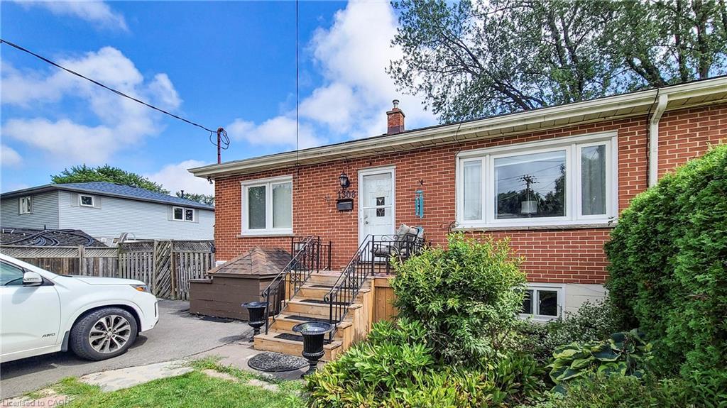 1308 Leighland Rd, Burlington, ON L7R 3S5