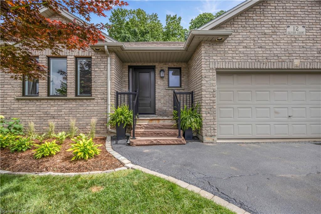 12 Oliver Ct, Brantford, ON N3T 6N6