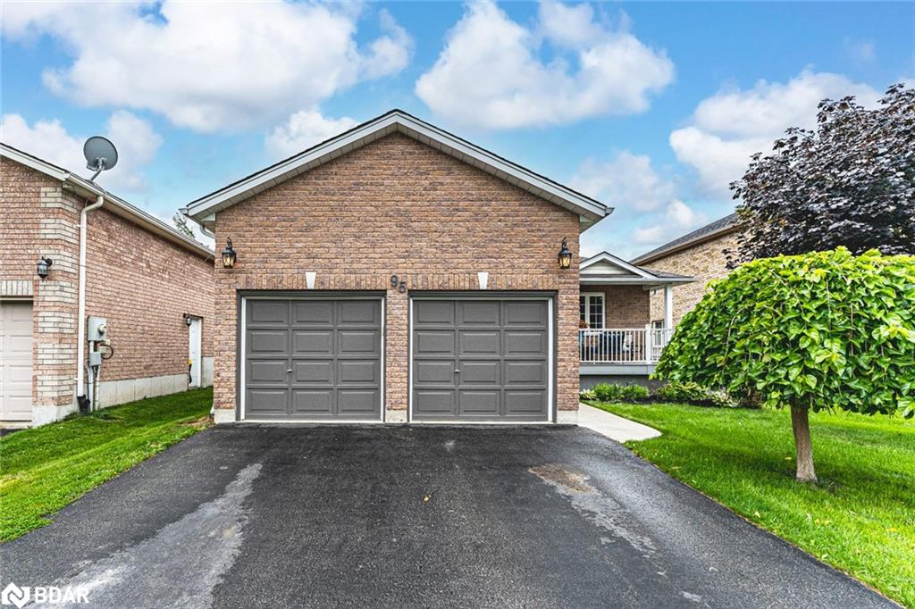 95 Crompton Dr, Barrie, ON L4M 6P1