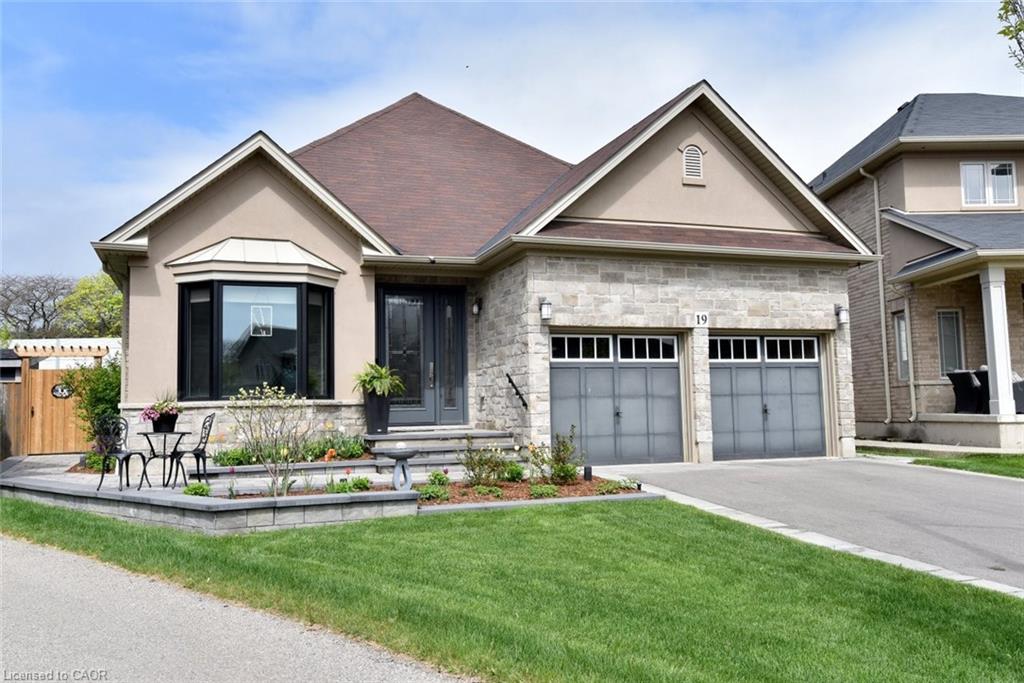 Dyment Court, Hamilton, ON L9G 0E1