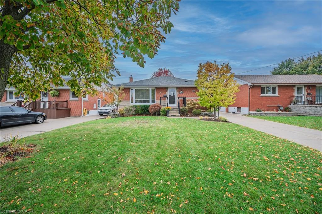 30 Wildewood Ave, Hamilton, ON L8T 1X3