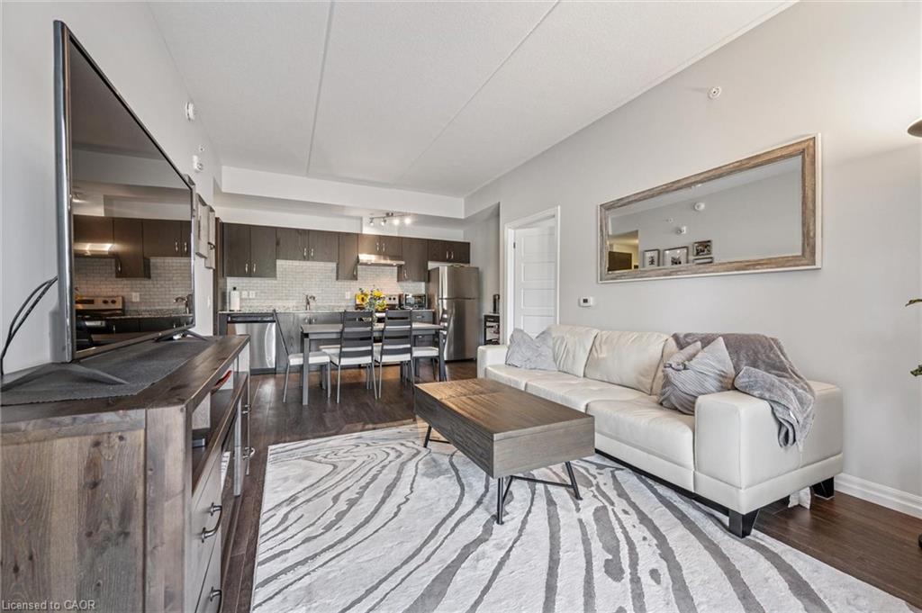 35 Kingsbury Sq, Guelph, ON N1L 0J4