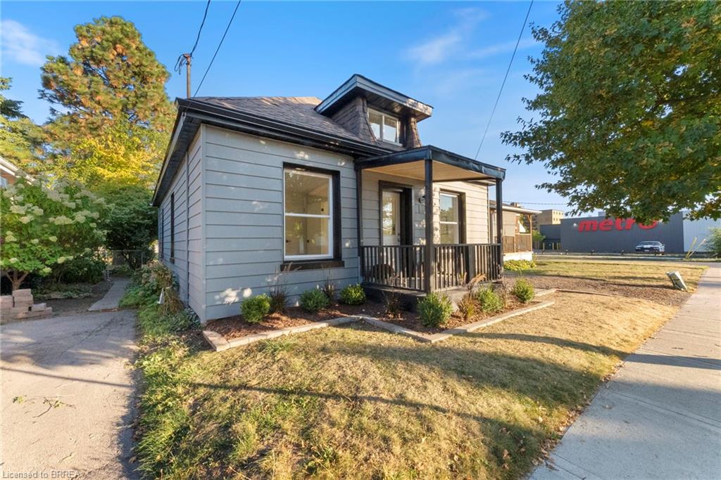 3 Dundee St, Brantford, ON N3R 4L9
