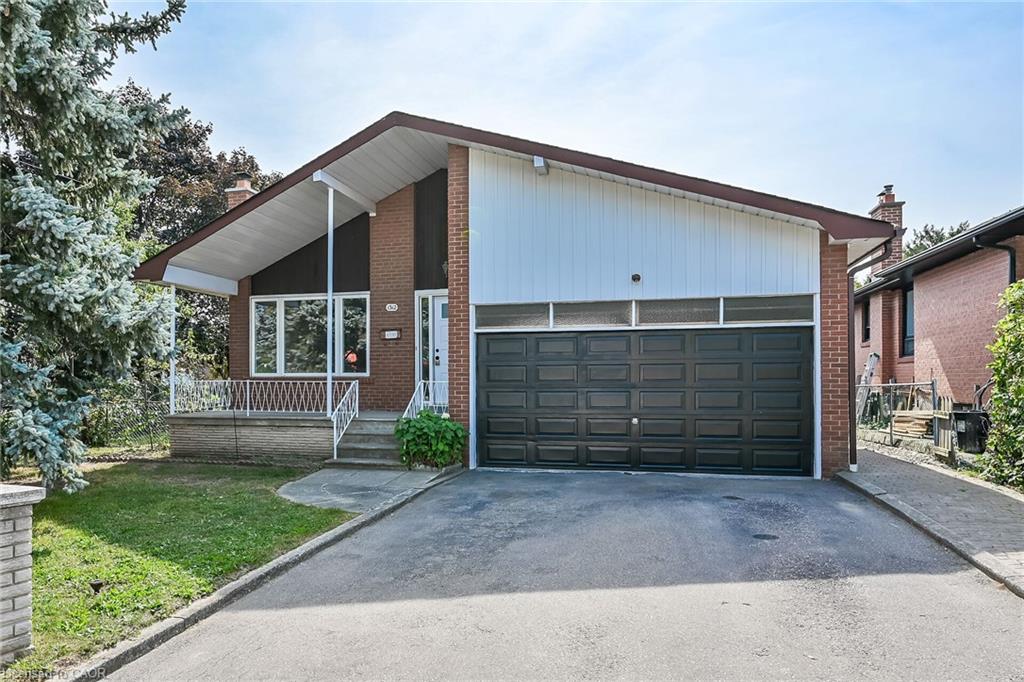 1312 Ogden Ave, Mississauga, ON L5E 2H6