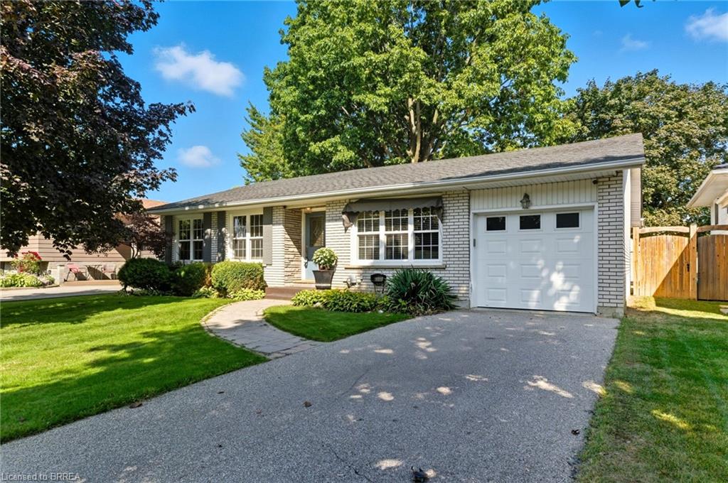 18 Mcintosh Ct, Brantford, ON N3R 5W9
