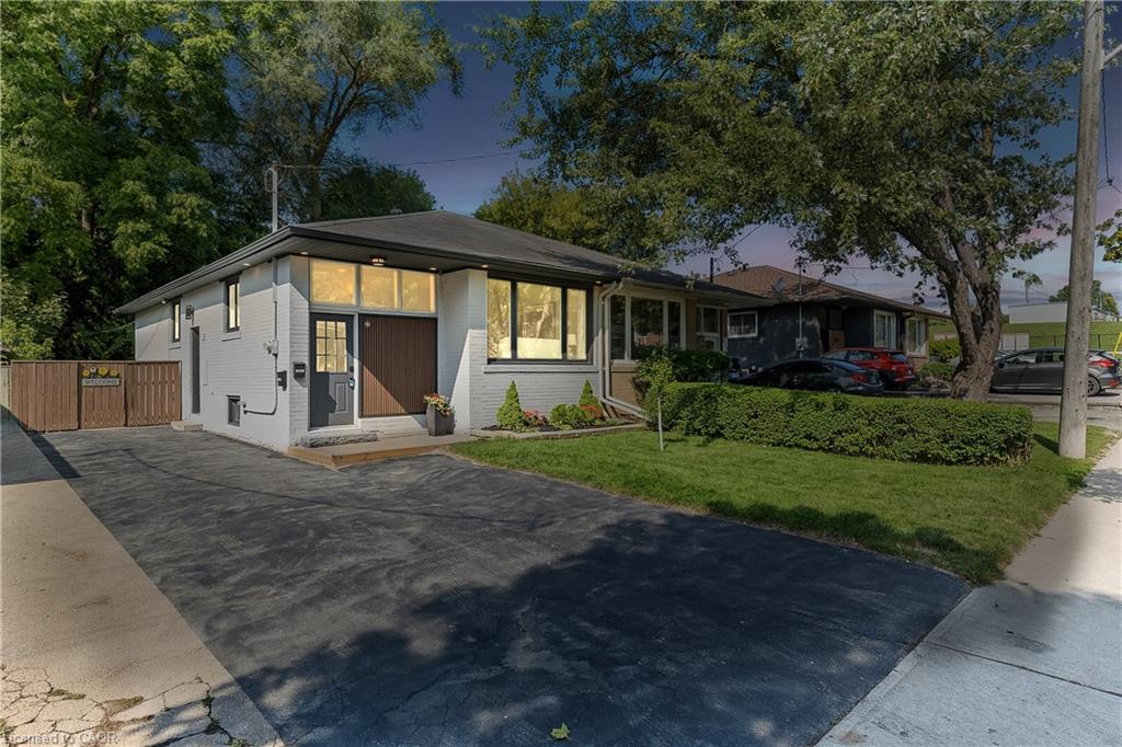 265 Penn Ave, Newmarket, ON L3Y 2S4
