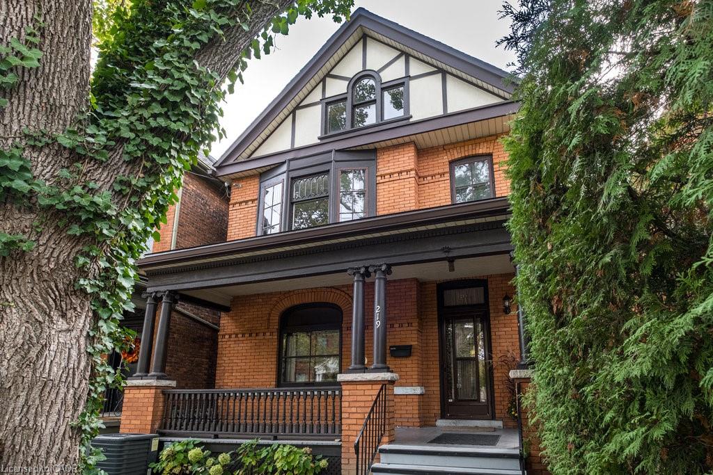 219 Charlton Ave W, Hamilton, ON L8P 2E3