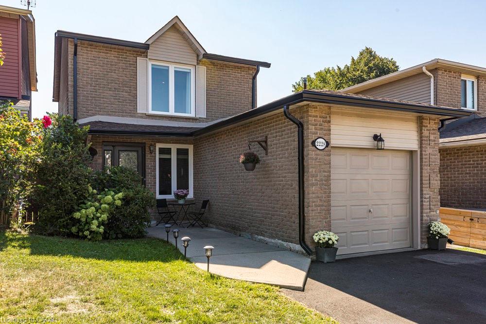 2228 Middlesmoor Cres, Burlington, ON L7P 3X5