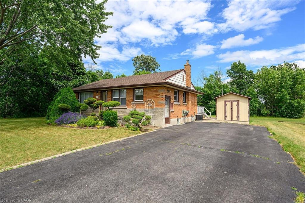 220 Winona Rd, Hamilton, ON L8E 5K4