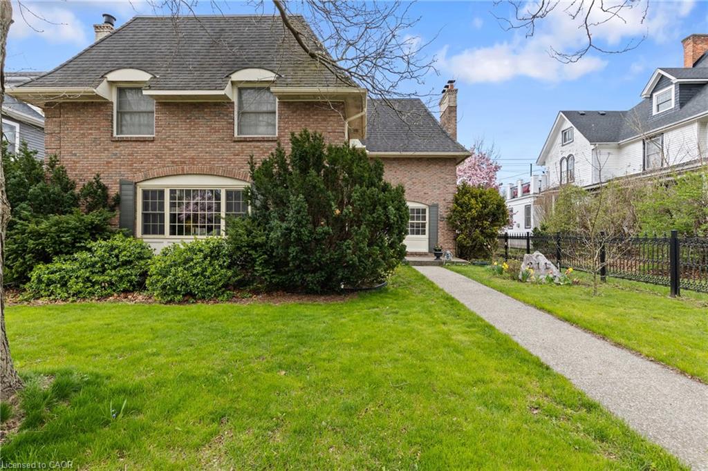 211 Merritt St, Welland, ON L3C 4T8