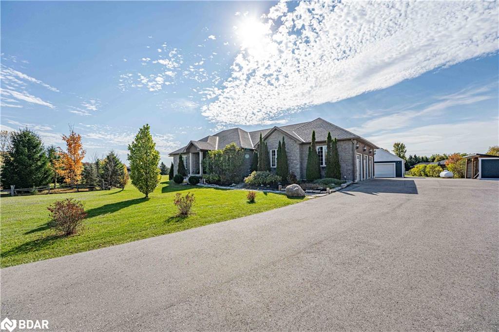 2 Harry Parker Pl, Adjala-Tosorontio, ON L0M 1J0