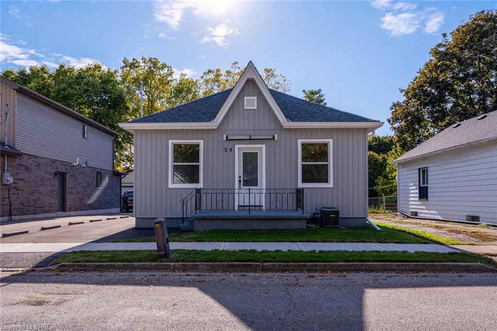 29 Wade Ave, Brantford, ON N3T 1W9