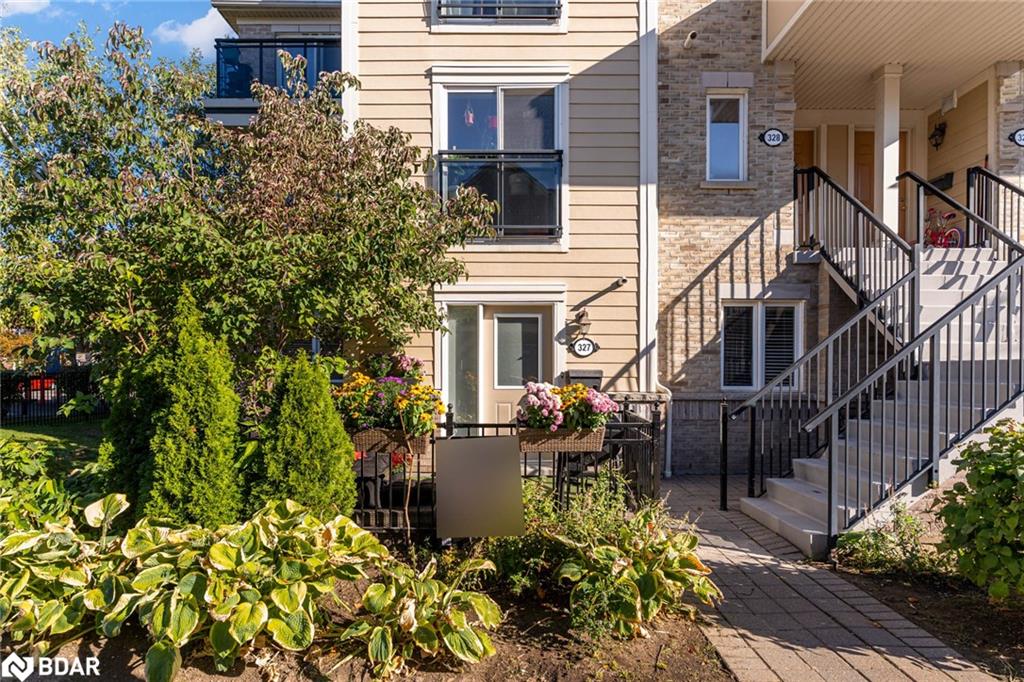4975 Southampton Drive Unit 327, Mississauga, ON L5M 8C5