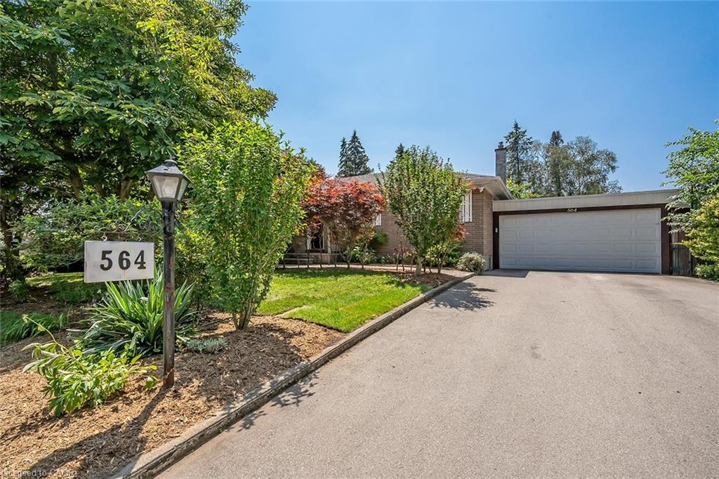 564 Maplehill Dr, Burlington, ON L7N 2W3