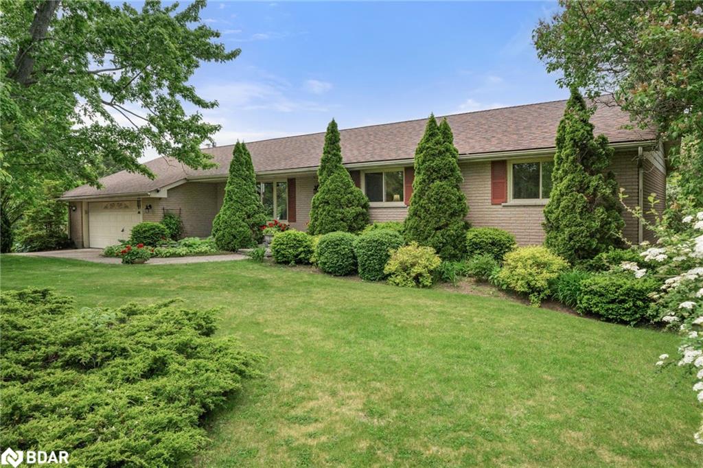 3286 County Road 3 Rd, Prince Edward County, ON K0K 1L0