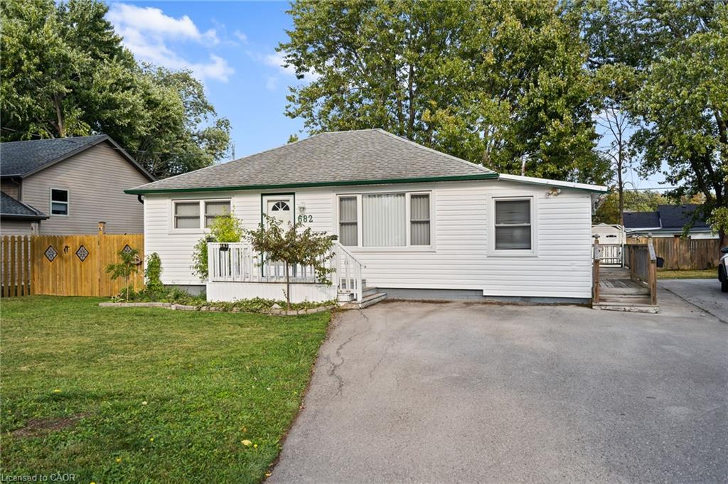 682 Fairview Rd, Fort Erie, ON L2A 4T1