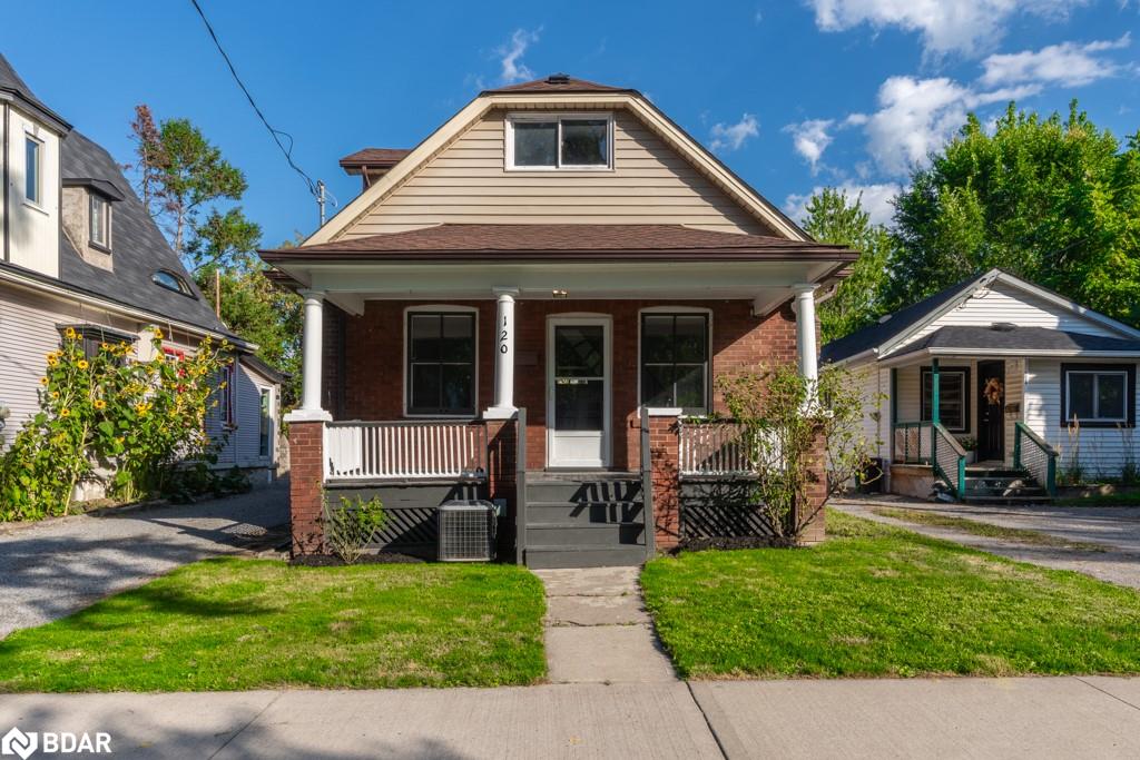 120 Page St, St. Catharines, ON L2R 4A9