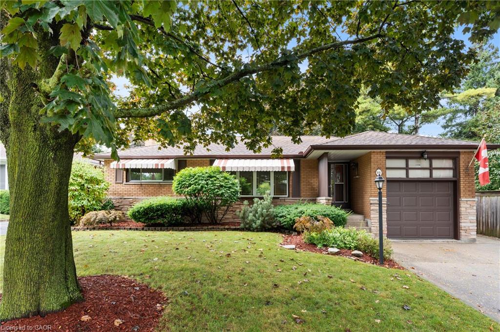 98 Laurier Ave, Hamilton, ON L9C 3S4