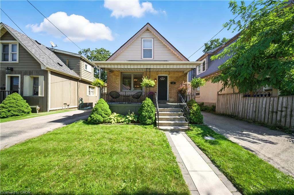 49 E 31st St, Hamilton, ON L8V 3N8