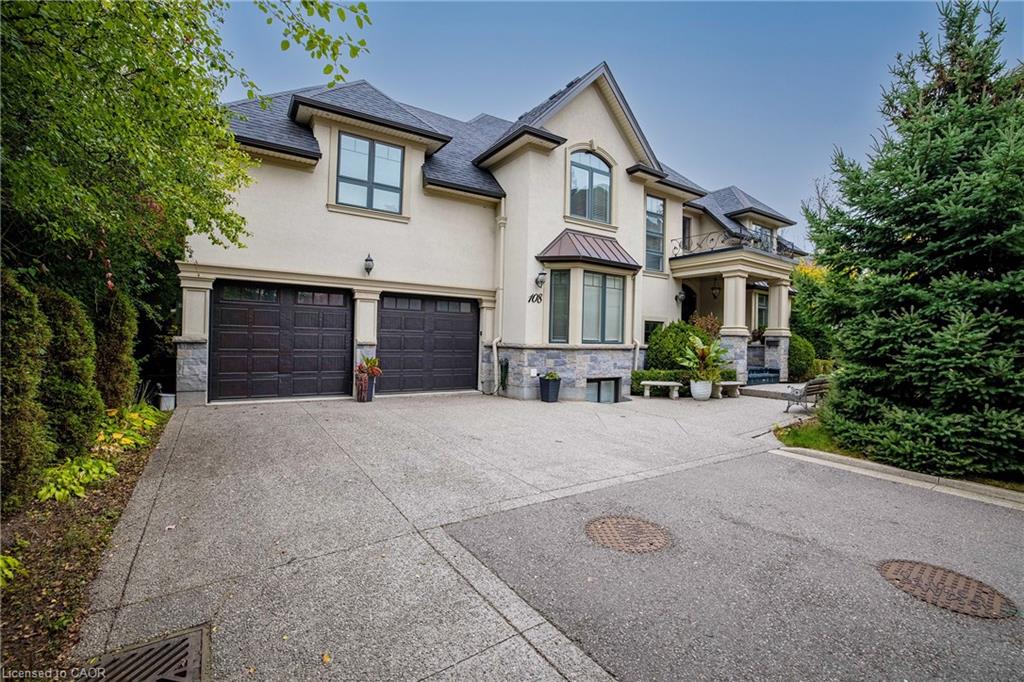 108 Livno Common, Oakville, ON L6L 3P2