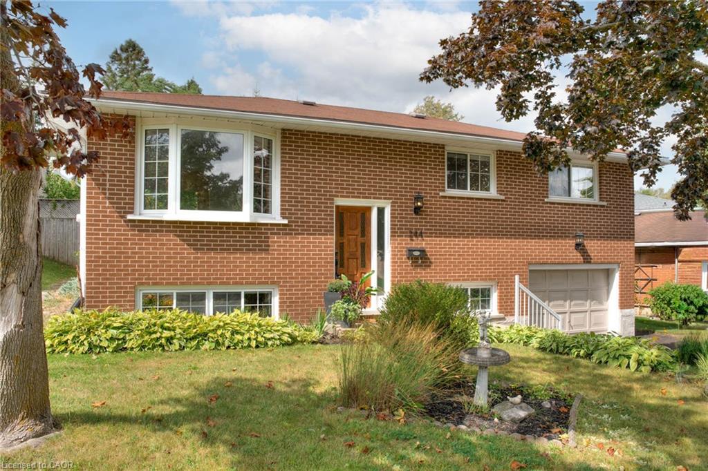 244 Westwood Dr, Kitchener, ON N2M 2L2