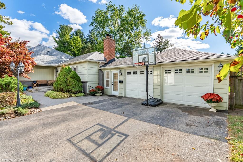 32 Parker Ave, Hamilton, ON L9G 1A7
