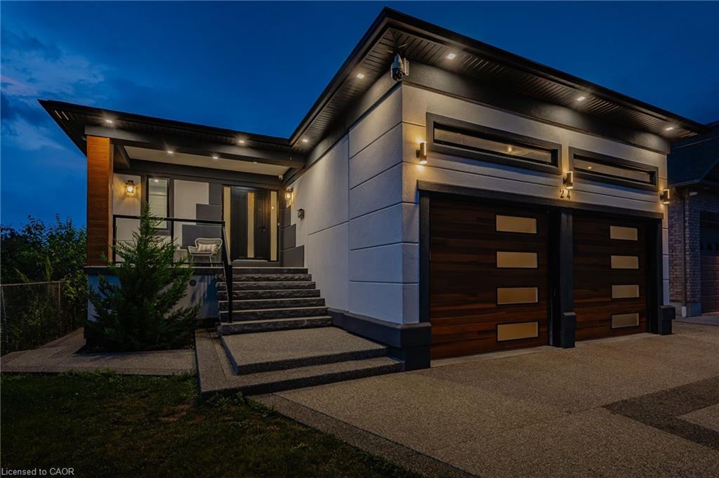 24 Sylvia St, Kitchener, ON N2K 1E7
