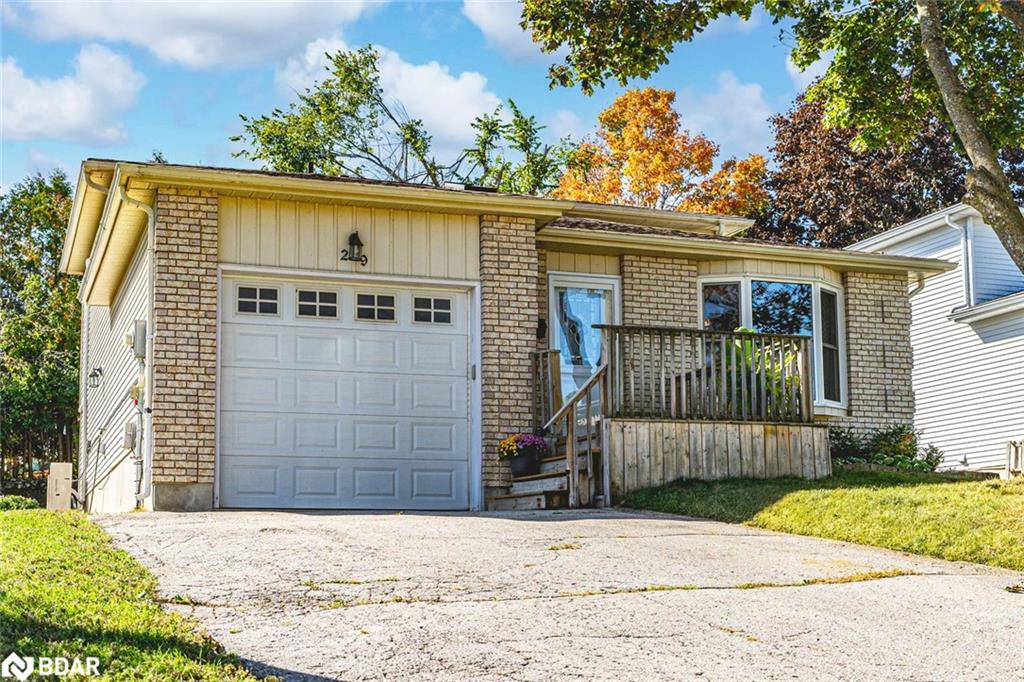 29 First St, Orillia, ON L3V 4A8